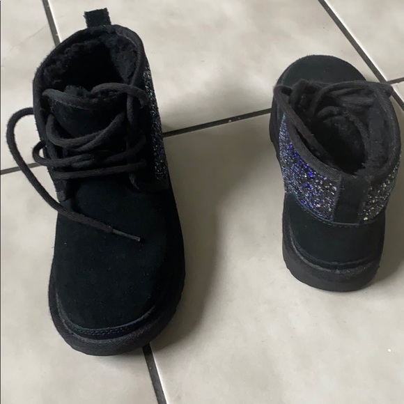 Ugg - Picture 1 of 5